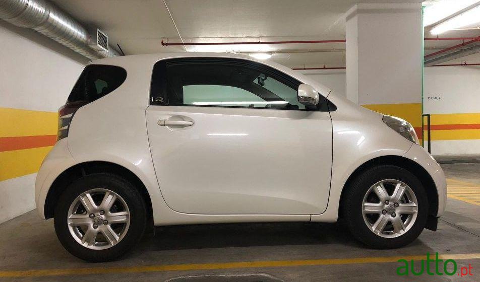 2009' Toyota iQ photo #1