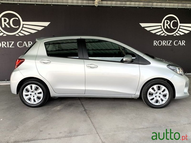 2014' Toyota Yaris photo #3