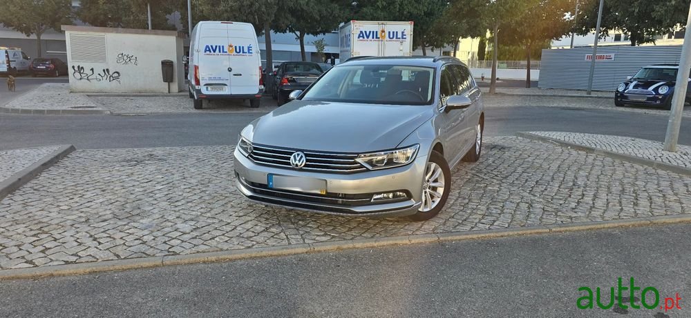 2017' Volkswagen Passat Variant photo #1