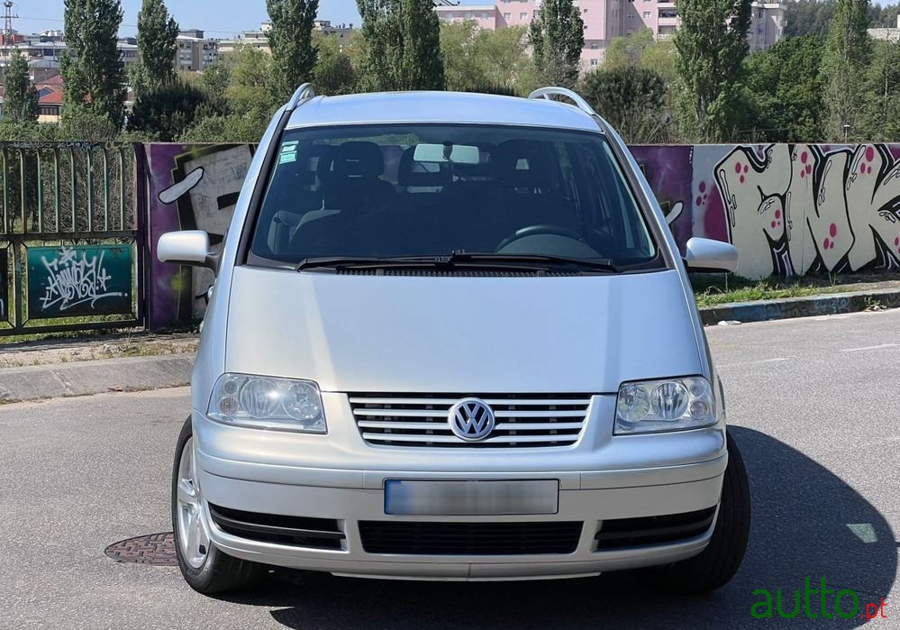 2003' Volkswagen Sharan 1.9 Tdi Confortline photo #2