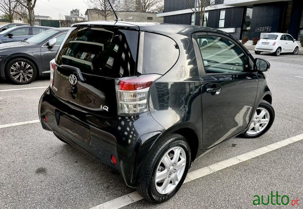 2009' Toyota iQ 1.4 D-4D photo #2
