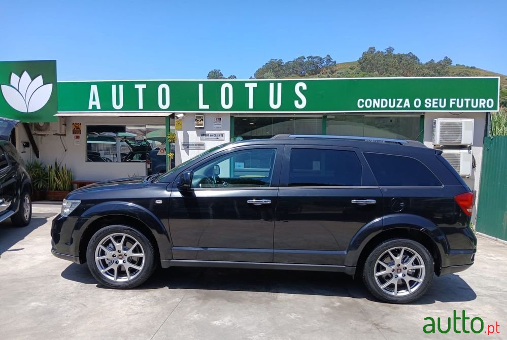 2014' Fiat Freemont photo #2