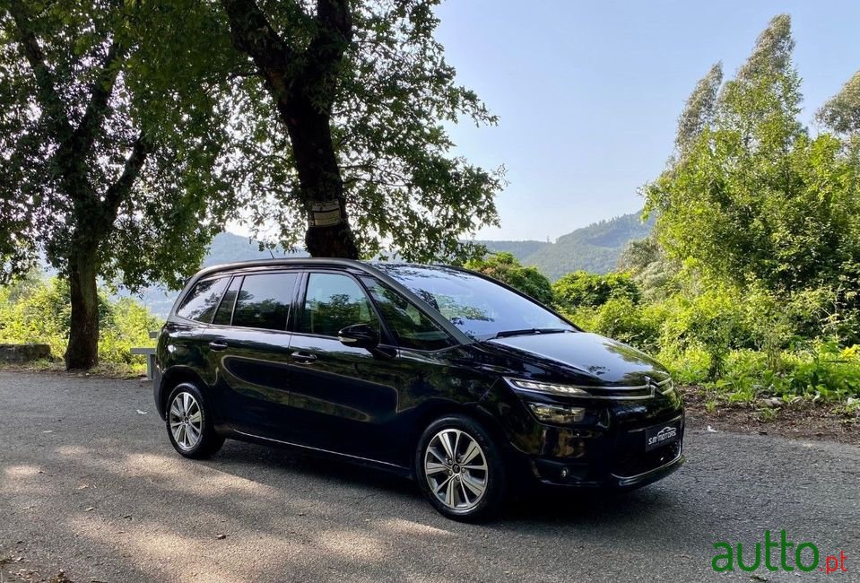 2014' Citroen C4 Grand Picasso photo #2