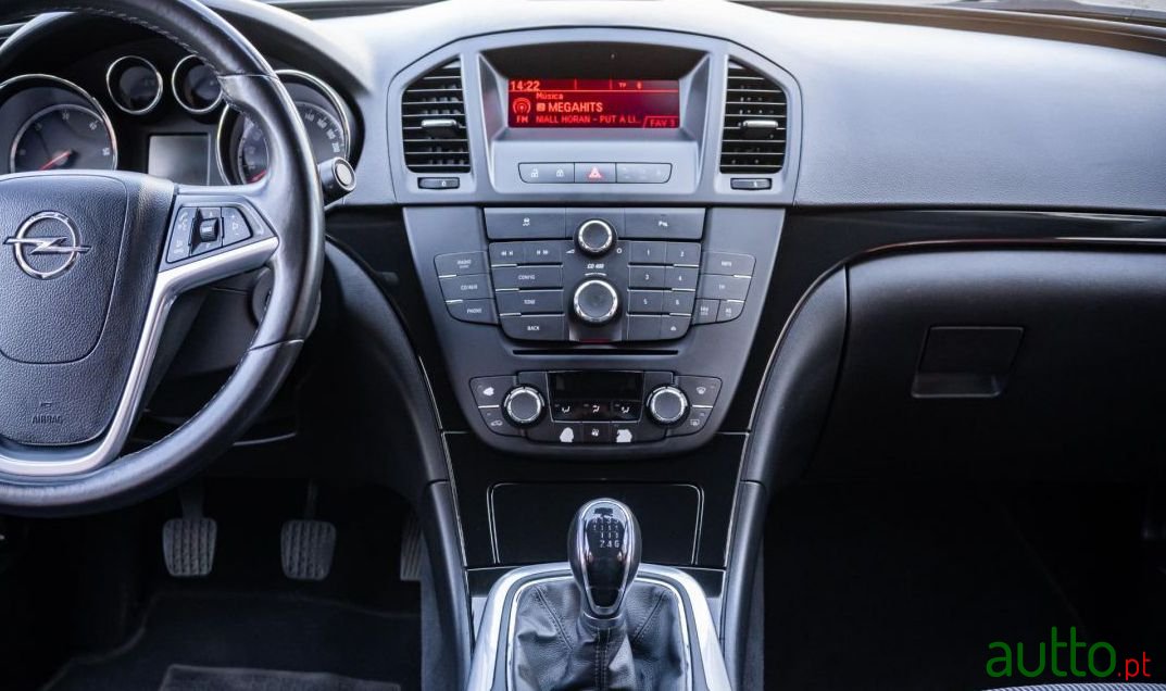 2010' Opel Insignia photo #1