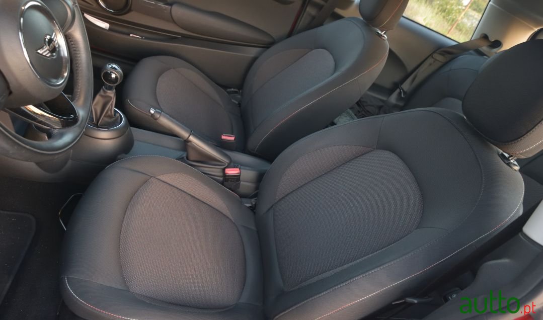 2017' MINI One Standard photo #4