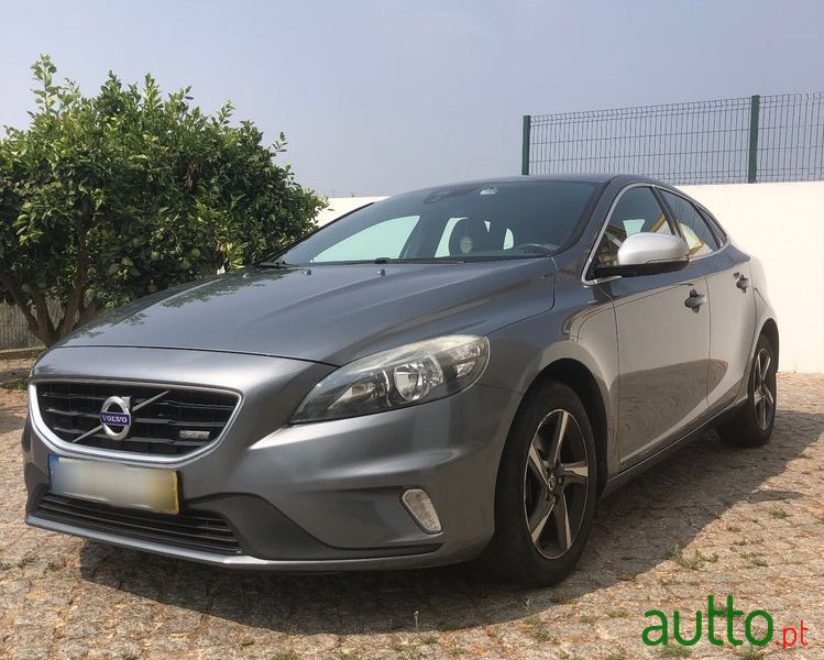 2014' Volvo V40 2.0 D4 R-Design photo #1