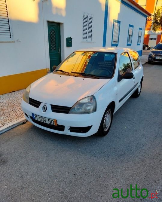 2008' Renault Clio photo #2