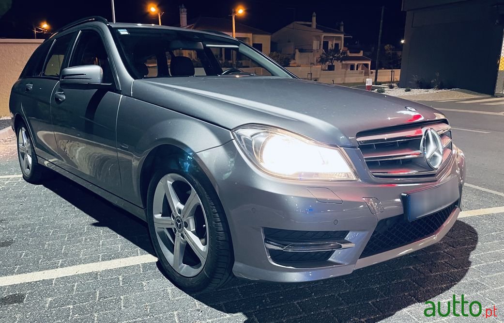 2011' Mercedes-Benz C-200 photo #1