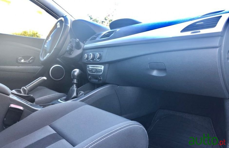 2012' Renault Megane Sport Tourer photo #1