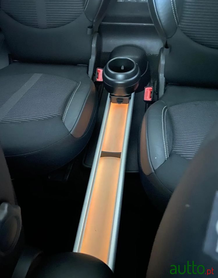 2011' MINI Countryman Cooper D photo #4