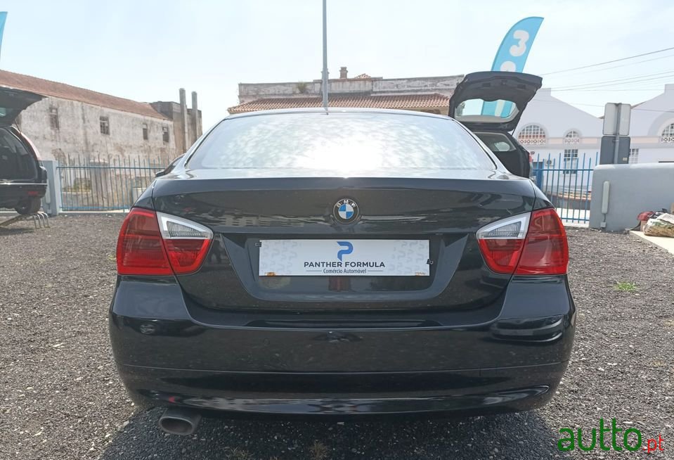 2008' BMW 318 photo #6