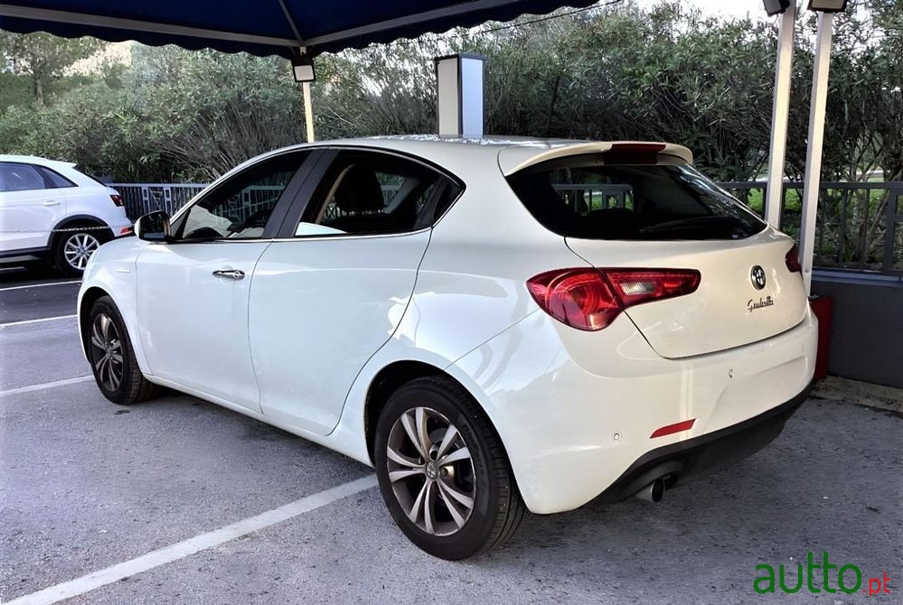 2014' Alfa Romeo Giulietta photo #3