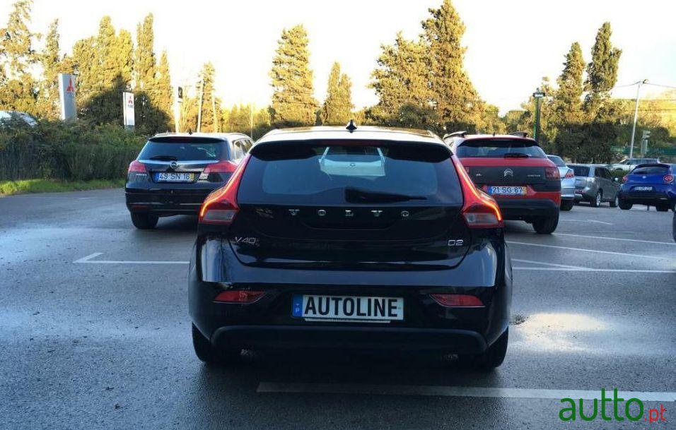 2013' Volvo V40 1.6 D2 Momentum photo #2