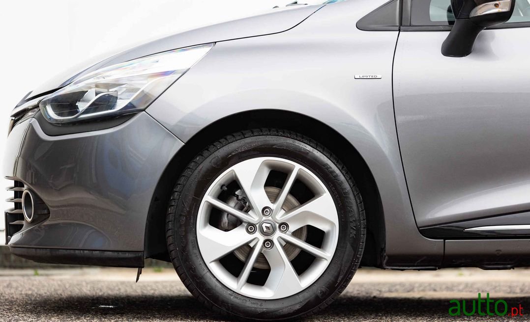 2015' Renault Clio Sport Tourer photo #2