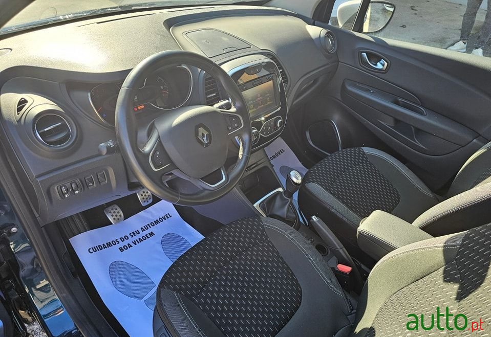 2019' Renault Captur photo #6