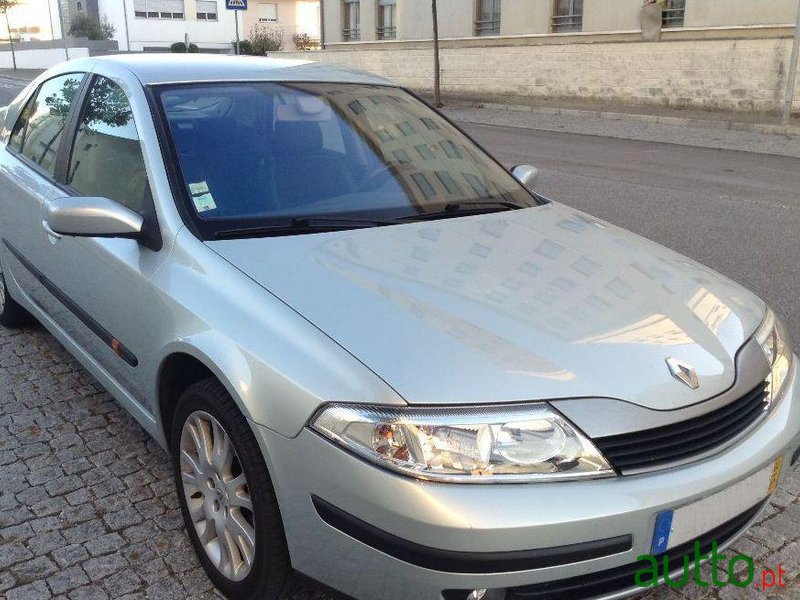 2002' Renault Laguna 1.8 photo #1