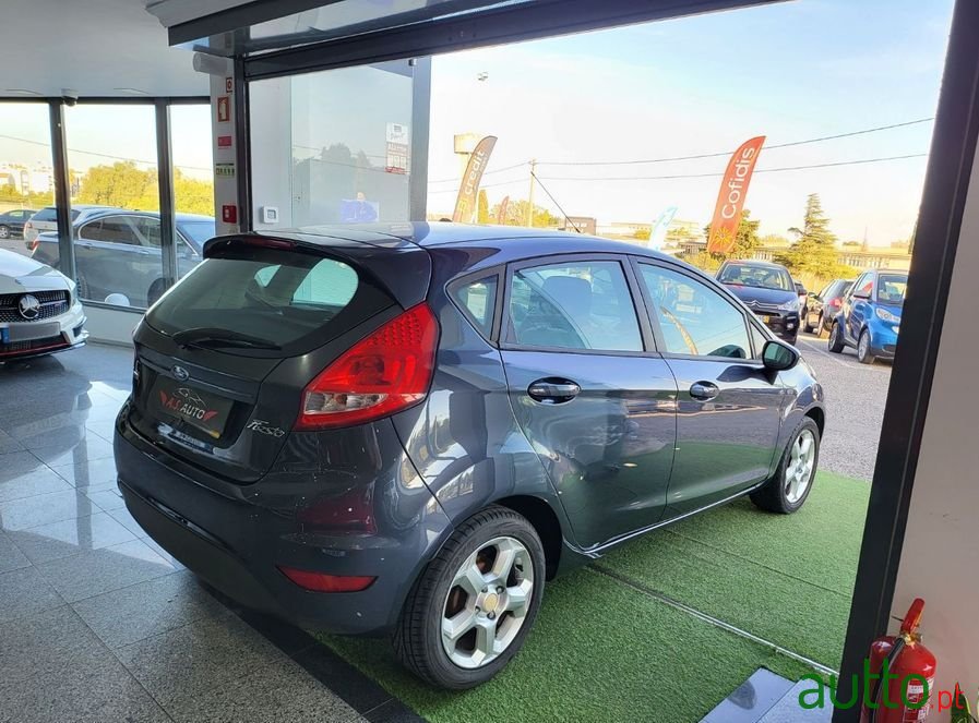 2009' Ford Fiesta photo #6