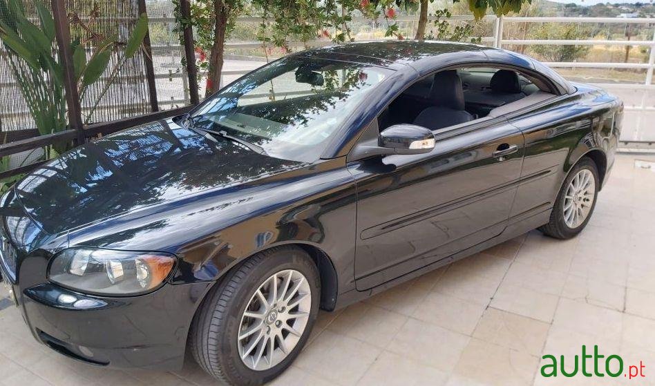 2009' Volvo C70 Momentum photo #1