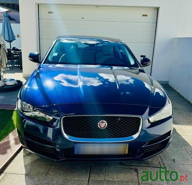 2019' Jaguar XE photo #3