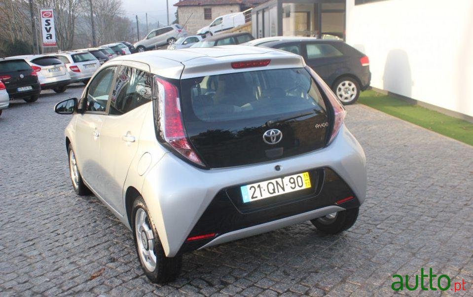 2015' Toyota Aygo 1.0 X-Play+Ac+X-Touch photo #2