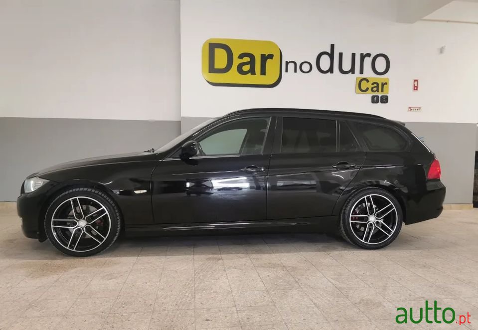 2010' BMW 320 photo #5