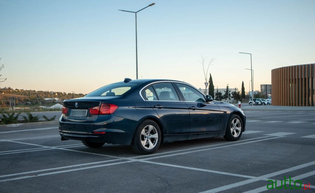 2013' BMW 320 photo #6