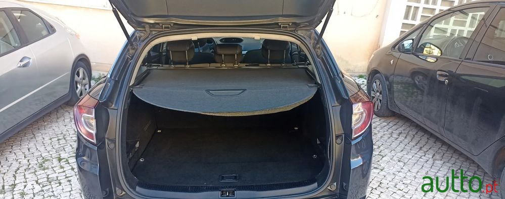 2010' Renault Mégane Sport Tourer photo #6