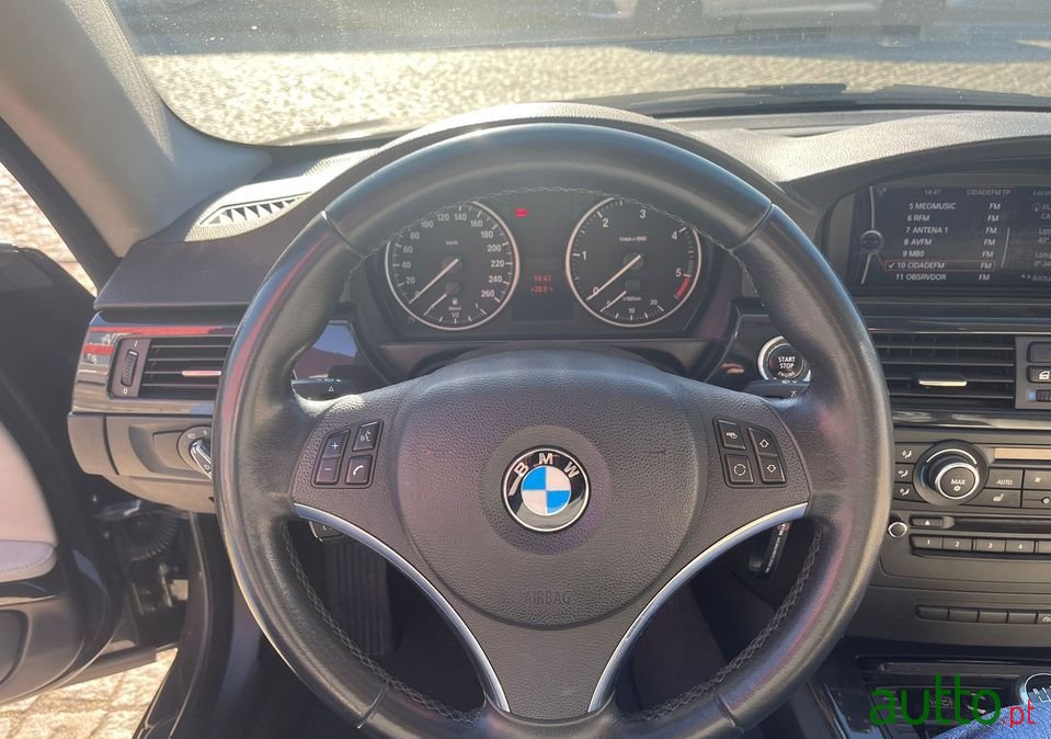 2011' BMW 320 photo #3