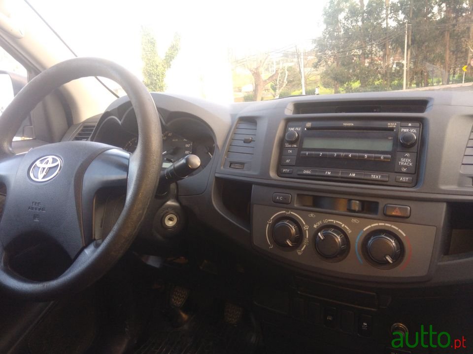 2015' Toyota Hilux photo #4