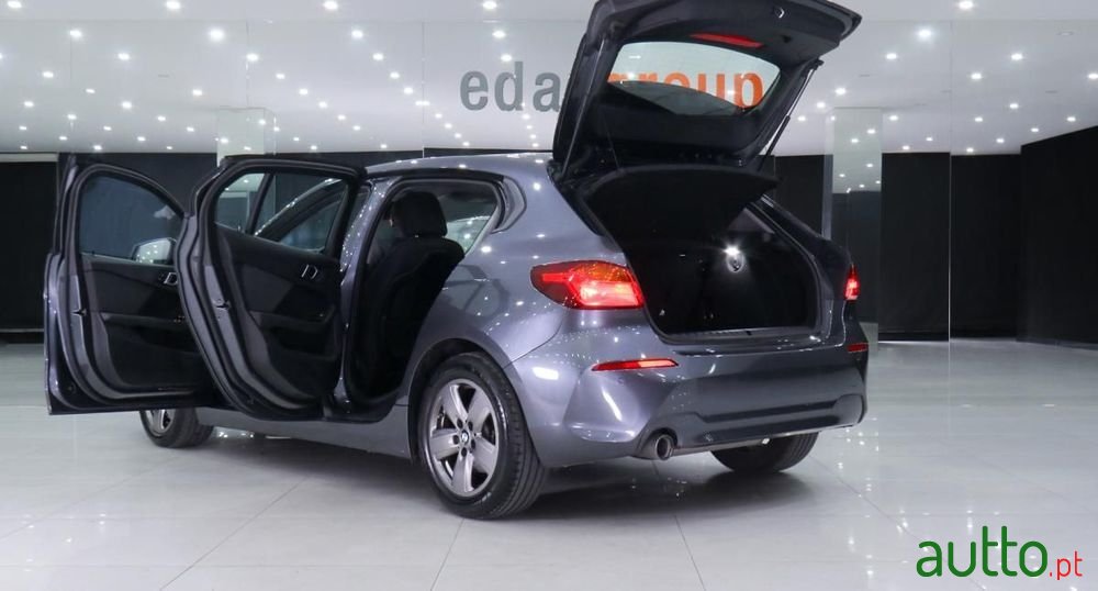 2020' BMW Série 1 D Advantage photo #4