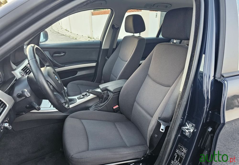 2010' BMW 320 D Touring Navigation photo #4