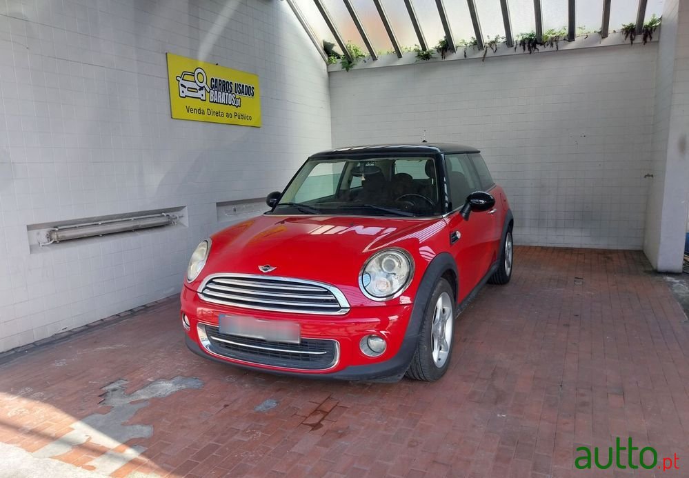 2010' MINI Cooper 3 Portas photo #1