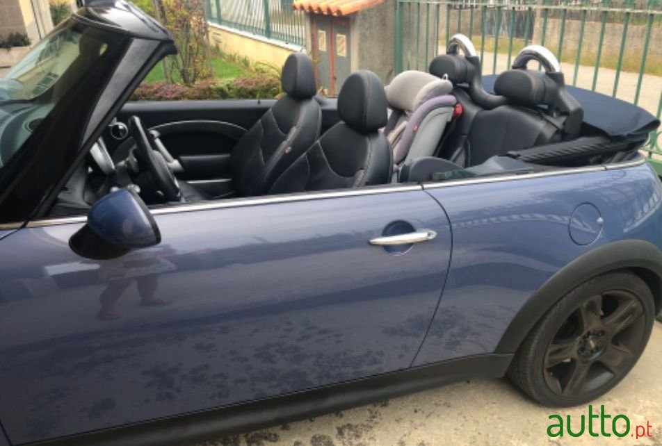 2005' MINI Cabrio photo #2