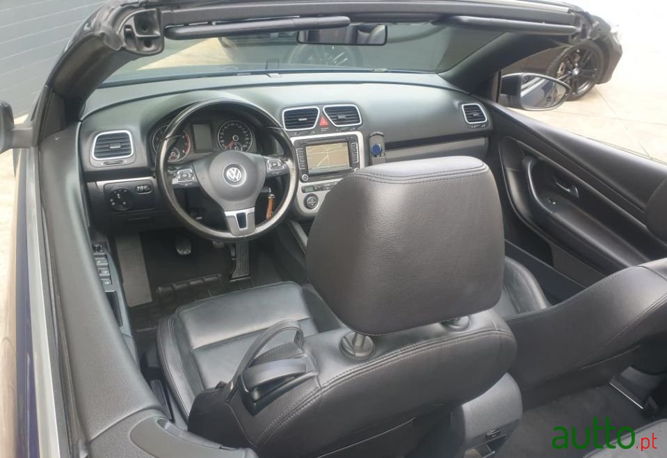 2009' Volkswagen Eos photo #2