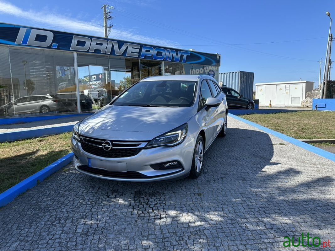 2018' Opel Astra Sports Tourer photo #2