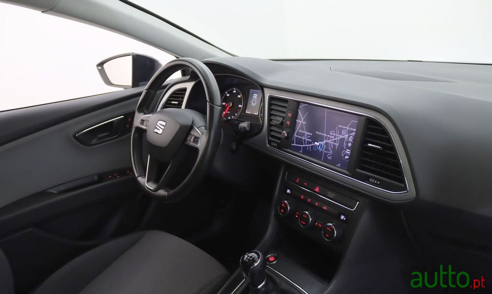 2020' SEAT Leon St photo #5