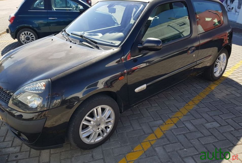 2003' Renault Clio photo #2