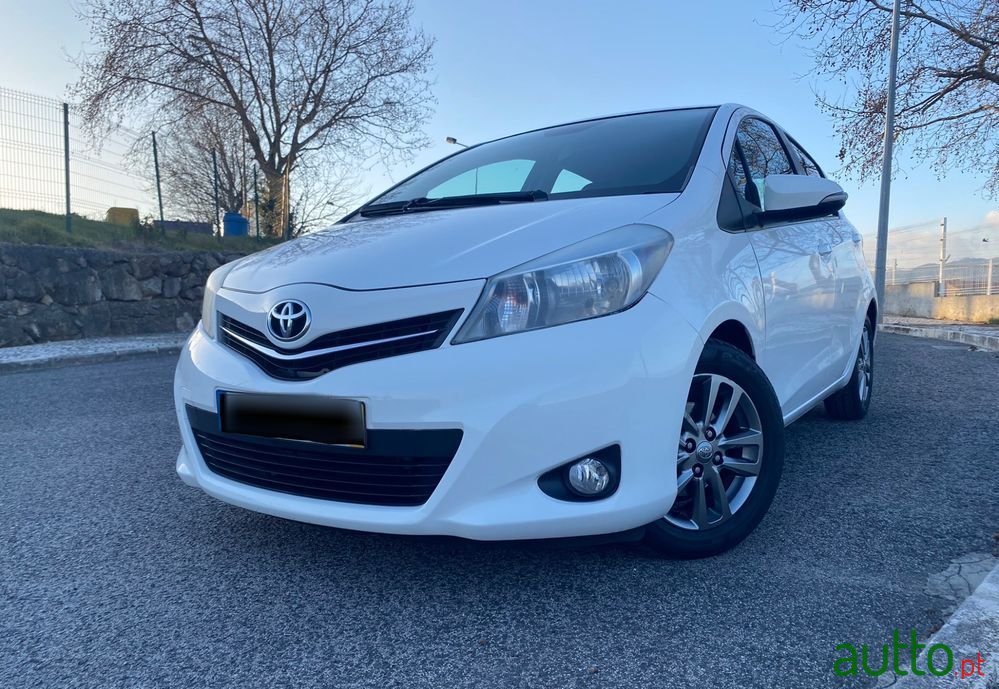 2014' Toyota Yaris photo #1