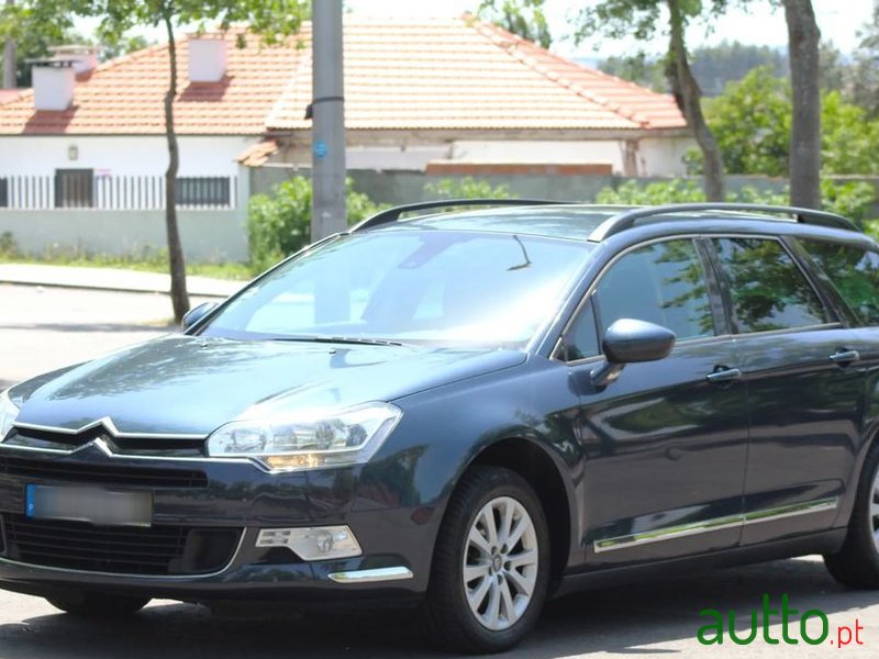 2010' Citroen C5 Tourer photo #4