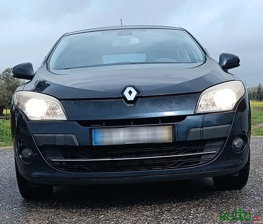 2010' Renault Megane photo #1