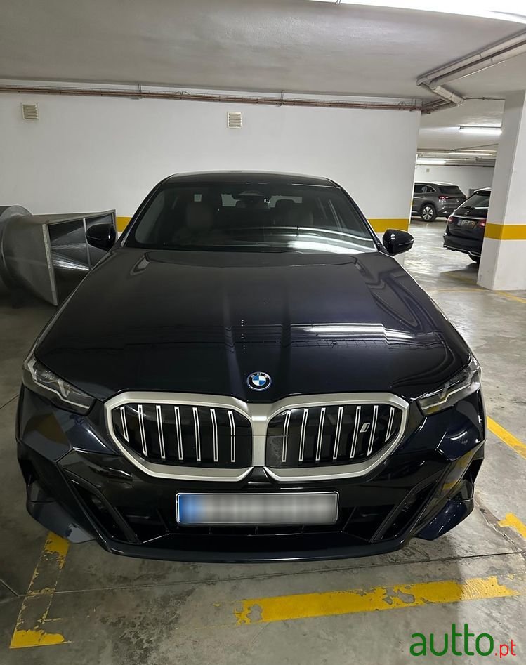 2023' BMW Série I photo #2