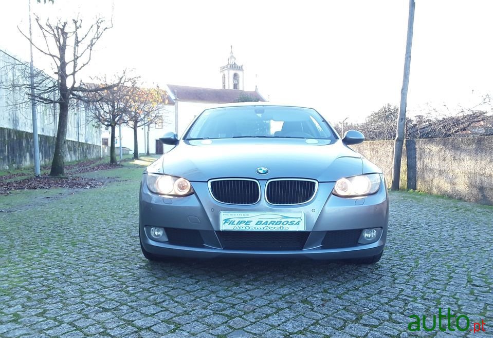 2008' BMW 320 photo #2
