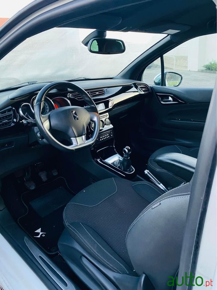 2010' Citroen DS3 photo #2