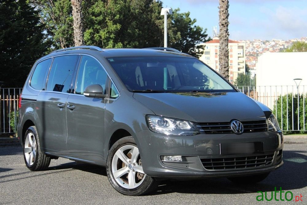 2011' Volkswagen Sharan 2.0 Tdi Highline photo #1