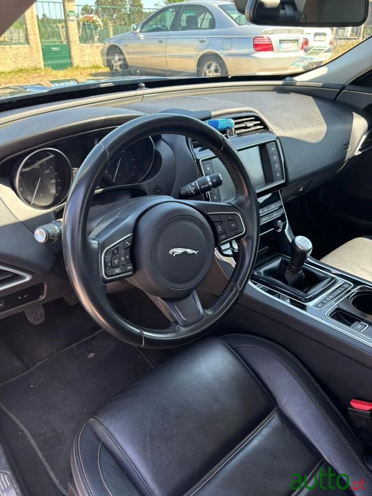 2016' Jaguar XE 2.0 D Prestige photo #5