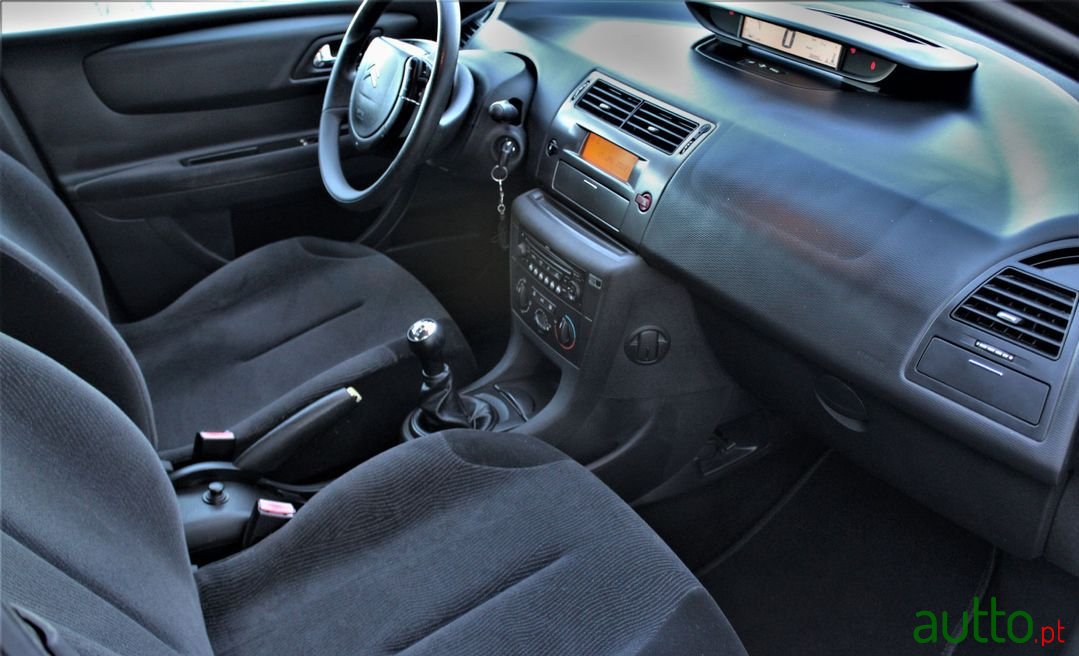 2008' Citroen C4 photo #6