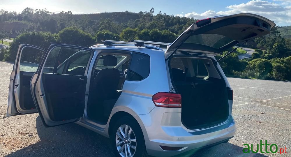 2018' Volkswagen Touran photo #6