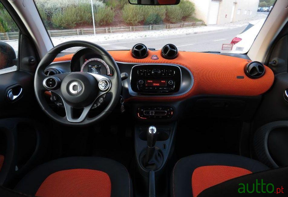 2015' Smart Fortwo 1.0 Passion photo #2