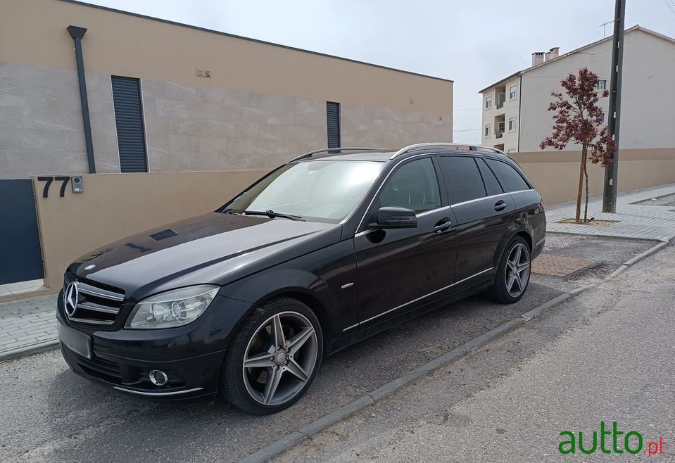 2008' Mercedes-Benz C-320 photo #3