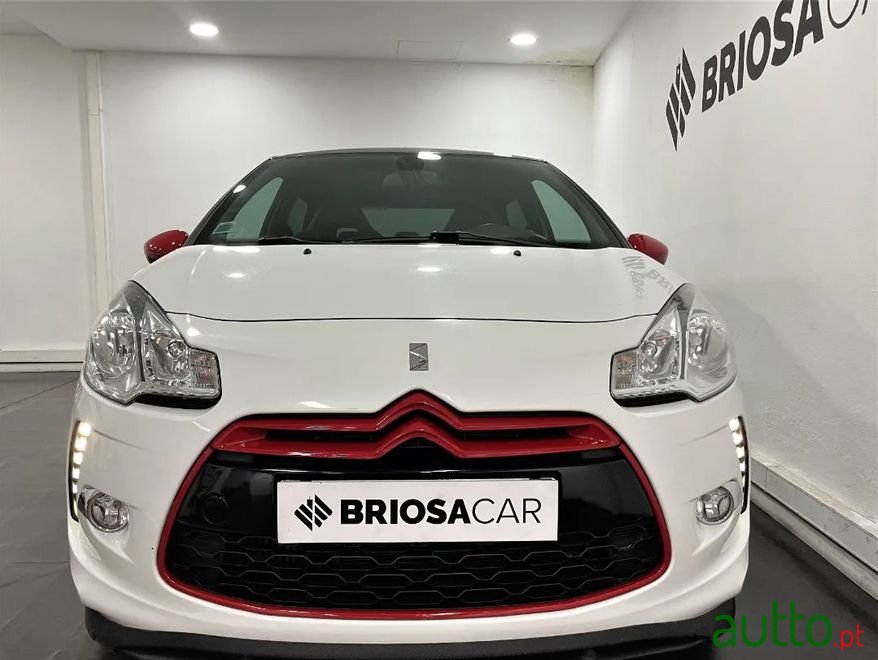 2011' Citroen DS3 photo #2